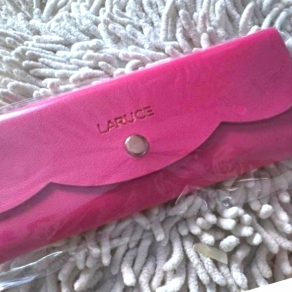 LARUCE BEAUTY Kayla 4-Piece Eye Makeup Brush Set With Pink Case - Picture 4 of 4